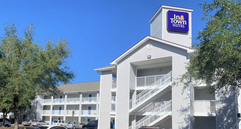 exterior of the intown suites extended stay hotel